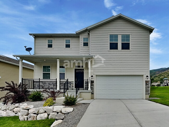 property at 3003 E S Village Dr