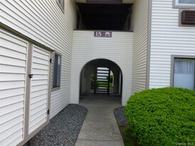 15 Club House Dr in Fishkill, NY - Building Photo