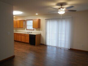 2011 Park in Highland, IL - Building Photo - Building Photo