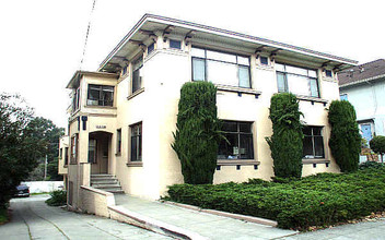 157 Montecito Ave in Oakland, CA - Building Photo - Building Photo