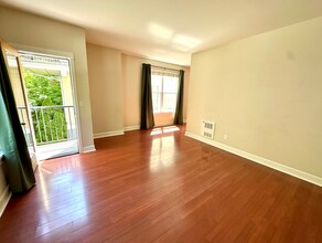7045 Delridge Wy SW in Seattle, WA - Building Photo - Building Photo