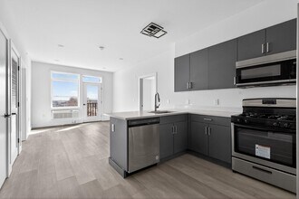 43-45-45 W 32nd St in Bayonne, NJ - Building Photo - Building Photo