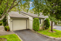 Indian Hills Condominiums in Vancouver, WA - Foto de edificio - Building Photo