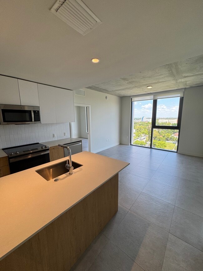 70 NW 28th St, Unit B1 in Miami, FL - Building Photo - Building Photo