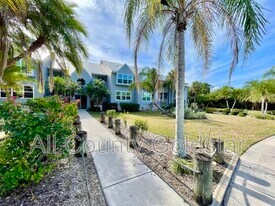 4410 Warren Ave in Port Charlotte, FL - Building Photo