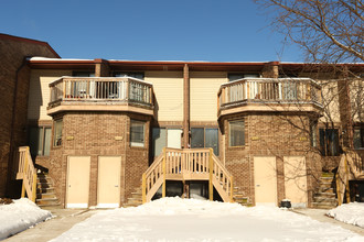 Village Apartments in Chelsea, MI - Building Photo - Building Photo