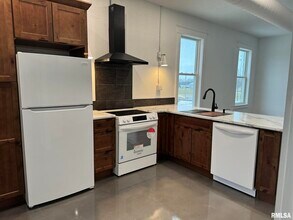 822 15th Ave in East Moline, IL - Foto de edificio - Building Photo