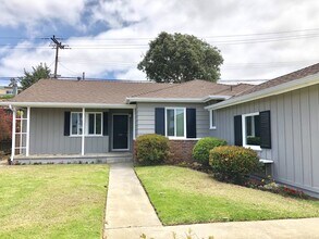 432 Camino de Encanto in Redondo Beach, CA - Building Photo - Building Photo
