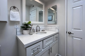 95 Montsalas Dr in Monterey, CA - Building Photo - Building Photo