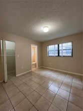 2580 W 60th St in Hialeah, FL - Building Photo - Building Photo