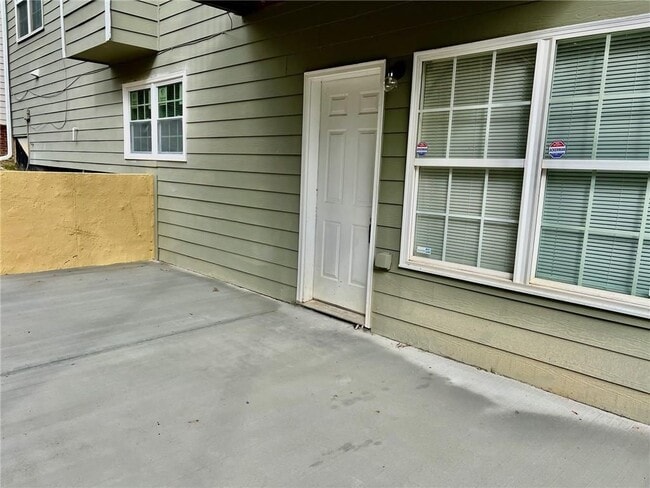 4001 Oak Field Dr in Loganville, GA - Building Photo - Building Photo