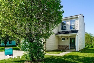 2122 Southernwood Ln in Indianapolis, IN - Foto de edificio - Building Photo