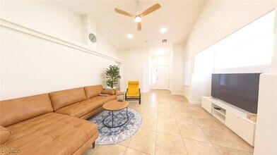 7624 Glorietta Bay Ct in Las Vegas, NV - Building Photo - Building Photo