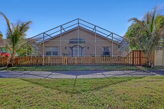 6817 Barnwell Dr in Boynton Beach, FL - Foto de edificio - Building Photo