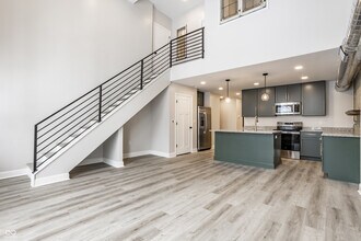 108 W Main St in Thorntown, IN - Foto de edificio - Building Photo