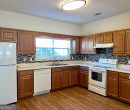 2452 Brianna Dr in Hampton, GA - Building Photo - Building Photo