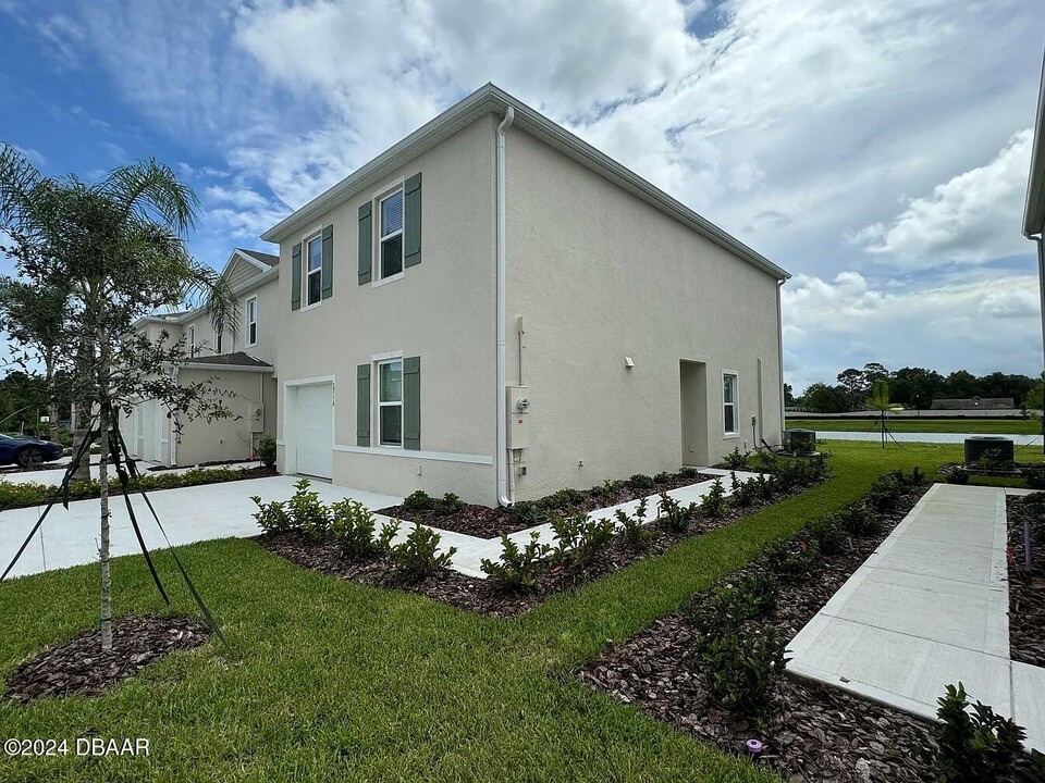 2716 Silver Canoe Dr in Edgewater, FL - Building Photo