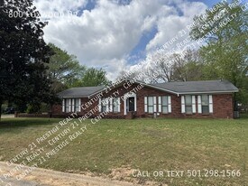 800 Foxwood Dr in Jacksonville, AR - Building Photo