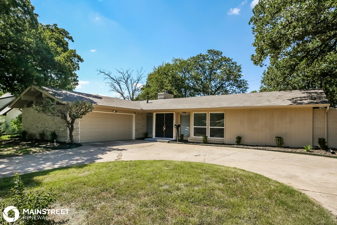 3609 Alhambra Dr in Forest Hill, TX - Building Photo