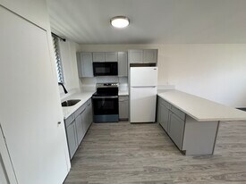 1245 Palolo Ave in Honolulu, HI - Building Photo