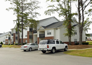 Pines at Barnes Crossing in Tupelo, MS - Building Photo - Building Photo