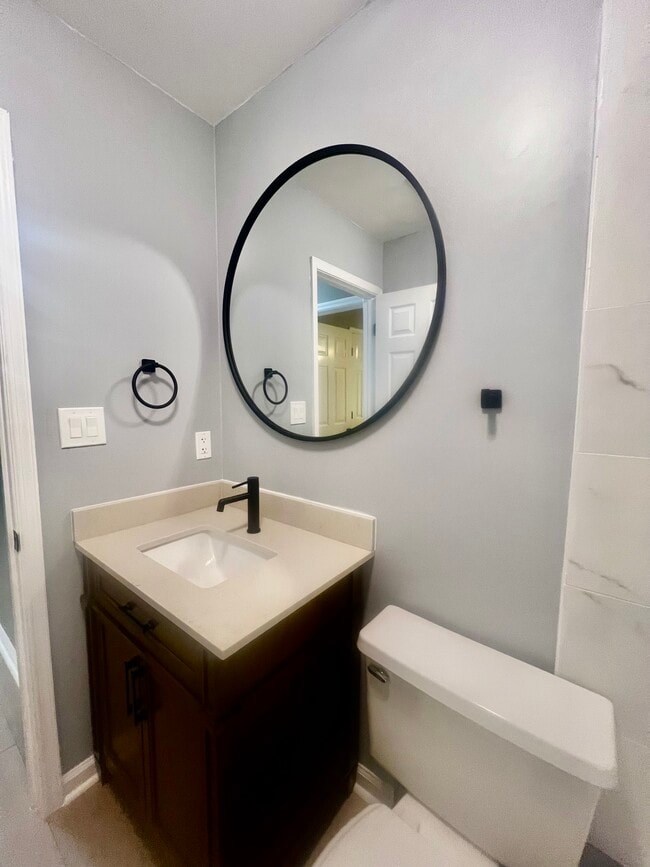 10 Huntington Place Dr in Atlanta, GA - Building Photo - Building Photo