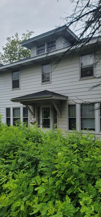 1528 E 8th St in Duluth, MN - Building Photo