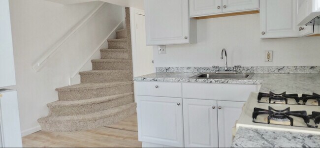 301 Somerset St, Unit B in Gloucester City, NJ - Building Photo - Building Photo