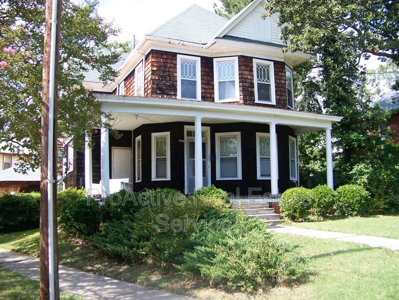 3701 Colonial Ave in Norfolk, VA - Building Photo