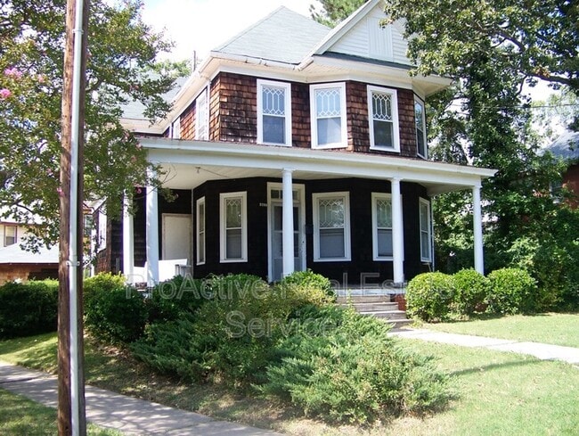property at 3701 Colonial Ave