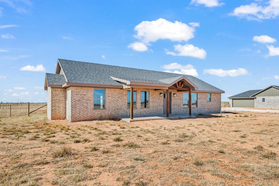 223 North F M 789 in Slaton, TX - Building Photo