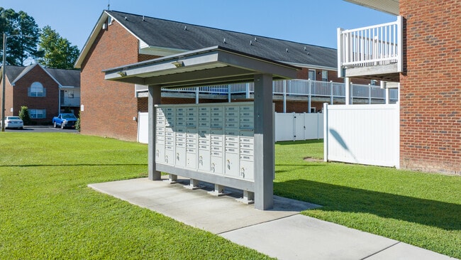 Whitebridge Apartments in Winterville, NC - Building Photo - Building Photo