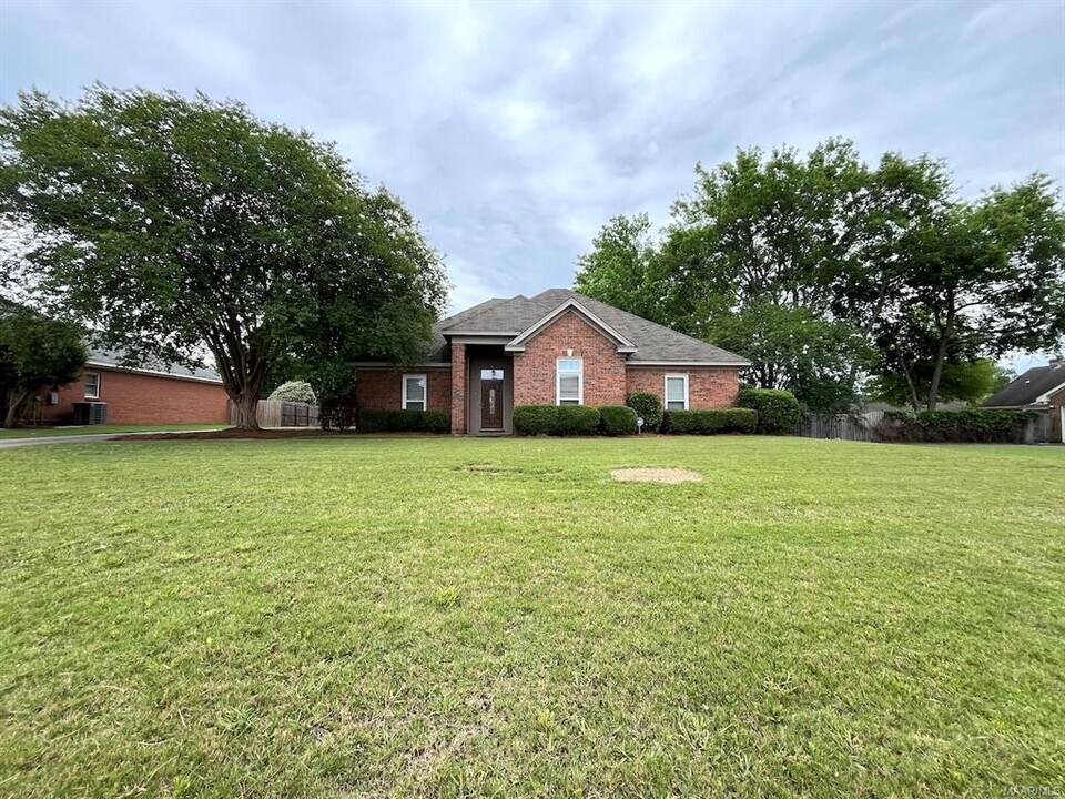 8839 Sturbridge Dr in Montgomery, AL - Building Photo