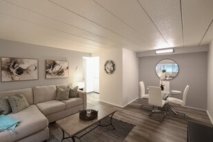 Hamilton House - One Month Free in Berea, OH - Building Photo