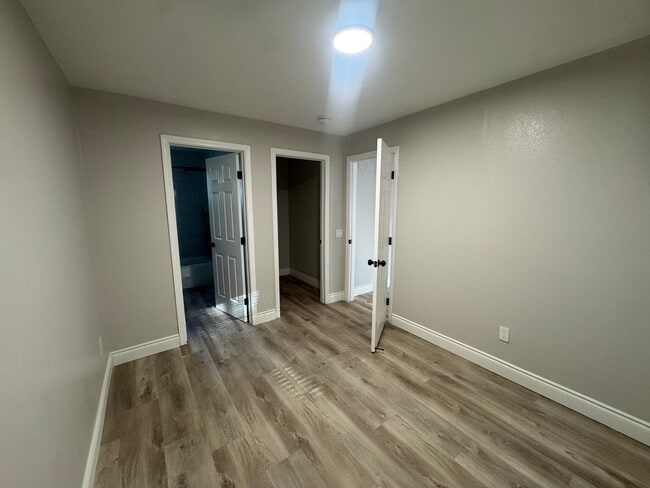 546 Santiago Ave, Unit 546 Santiago Ave in Sacramento, CA - Foto de edificio - Building Photo