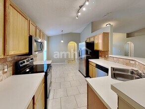 16560 Corner Lake Dr in Orlando, FL - Building Photo - Building Photo