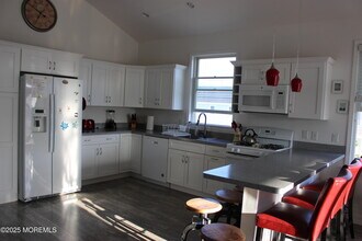 128 W Osprey Way in Lavallette, NJ - Building Photo - Building Photo