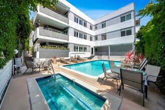 7259 Hillside Ave, Unit 102 in Los Angeles, CA - Building Photo - Building Photo