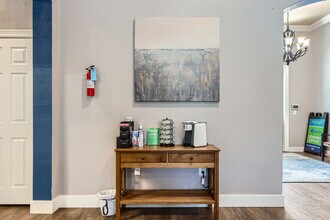 Tigoni Villas in San Antonio, TX - Foto de edificio - Building Photo