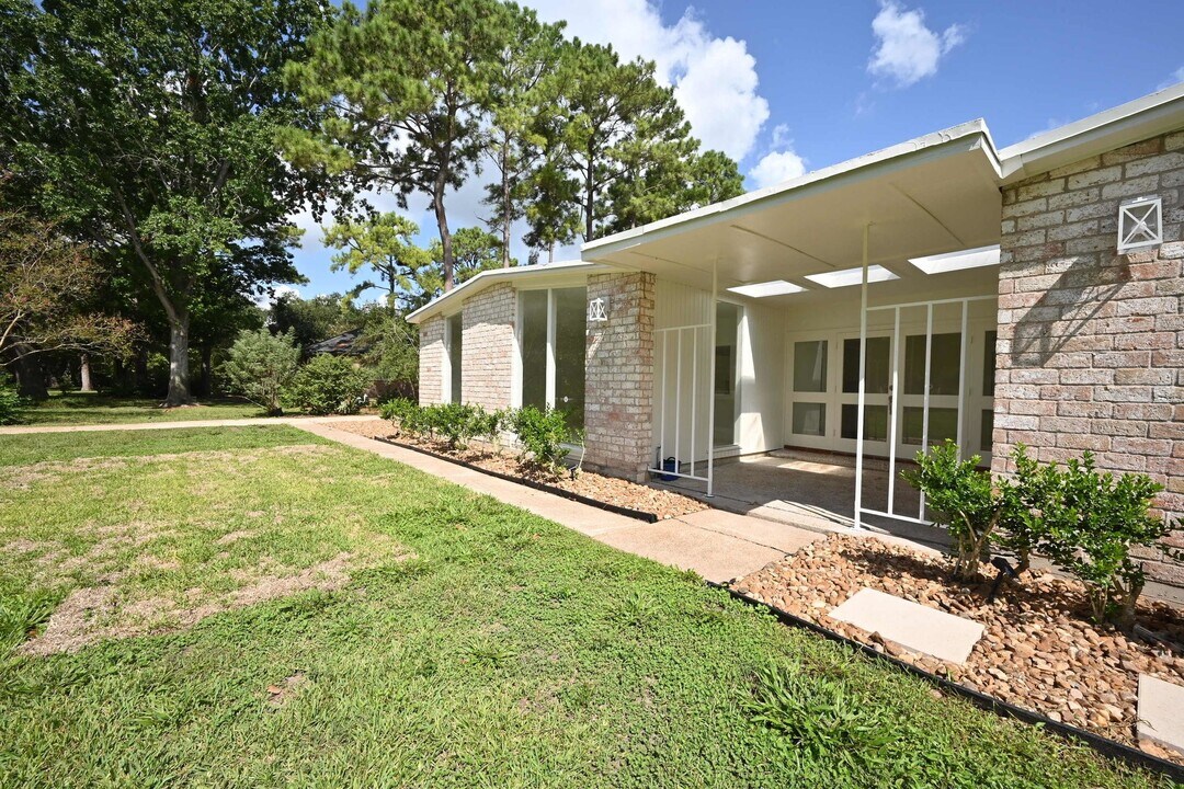 14420 Westway Ln in Houston, TX - Building Photo