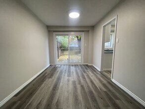 Detached Home In Stoney Creek! in Hamilton, ON - Building Photo - Building Photo