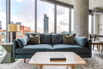 730 W Couch Pl in Chicago, IL - Building Photo - Building Photo
