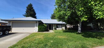 642 Silvertop Way in Vacaville, CA - Building Photo