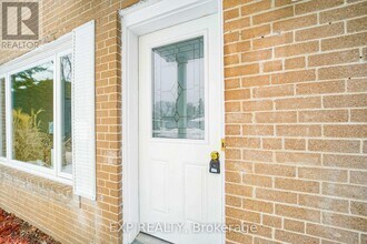 22 Jones Ct in Aurora, ON - Building Photo - Building Photo
