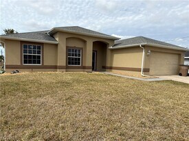 3540 NE 20th Pl in Cape Coral, FL - Building Photo