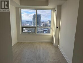 30 Elm Dr W in Mississauga, ON - Building Photo - Building Photo