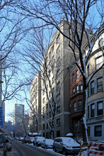 25 W 68th St in New York, NY - Building Photo - Building Photo