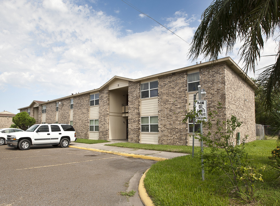 Villa San Benito Apartments in San Benito, TX - Building Photo