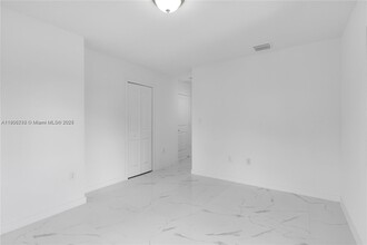 1821 NW 69th St in Miami, FL - Foto de edificio - Building Photo