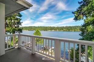 2410 West Lake Sammamish Pkwy NE in Redmond, WA - Building Photo